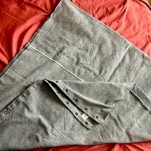 Lululemon Vinyasa Scarf
Light gray herringbone